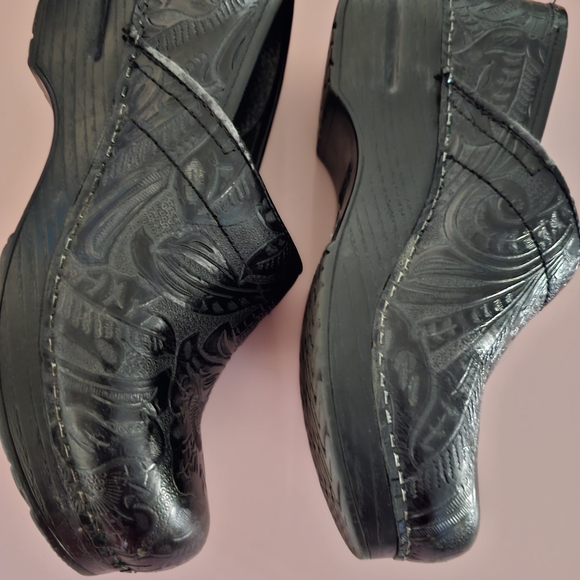 DANSKO Embossed Clogs (Womens 38) - Picture 4 of 9